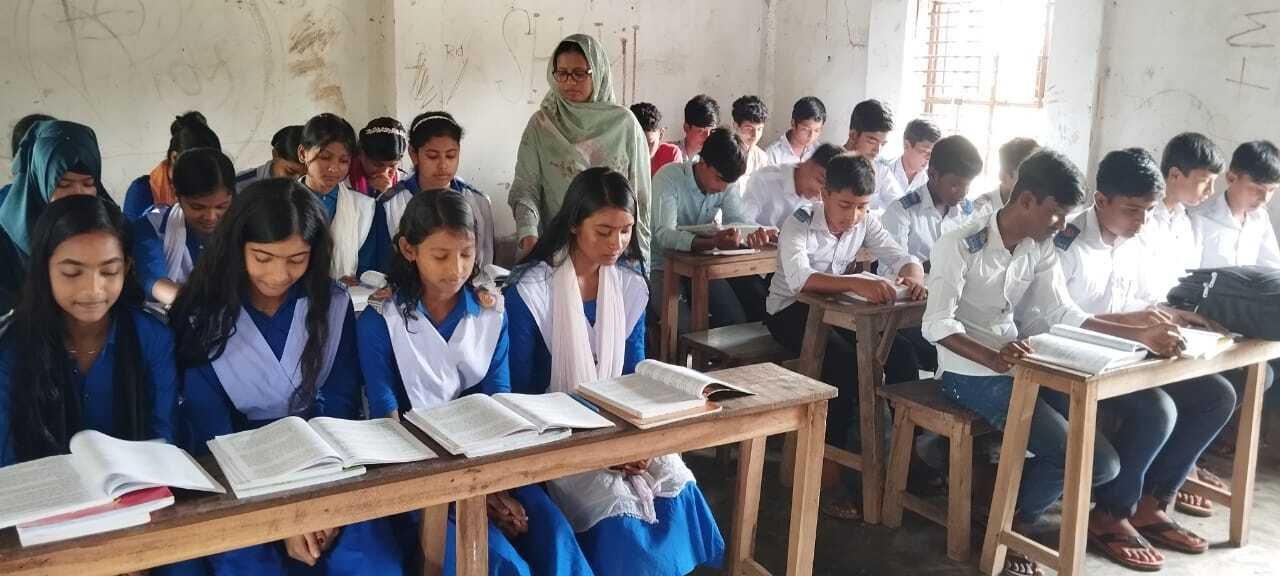 শ্রেণি কক্ষে পাঠদান